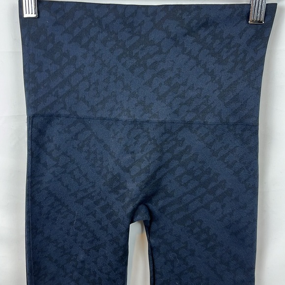 Spanx Look at Me Now Seamless Shaping Leggings Dark Blue Black Size M - Picture 4 of 8